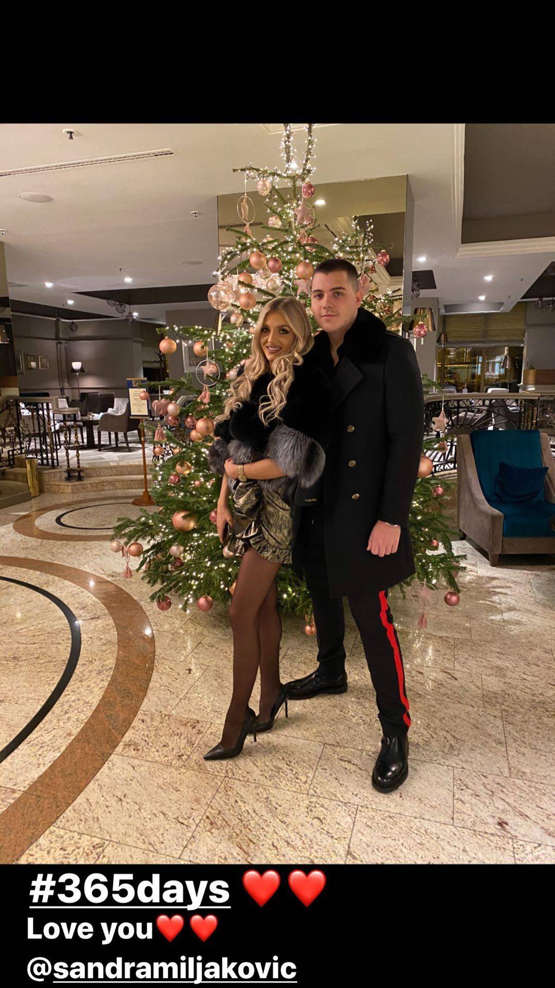 SLAVLJE U NICI Viktor Živojinović i Sandra Miljaković obeležili godišnjicu ljubavi (FOTO) 2 b971a60f838732e2392c4c215a5fb28e97e7bf11