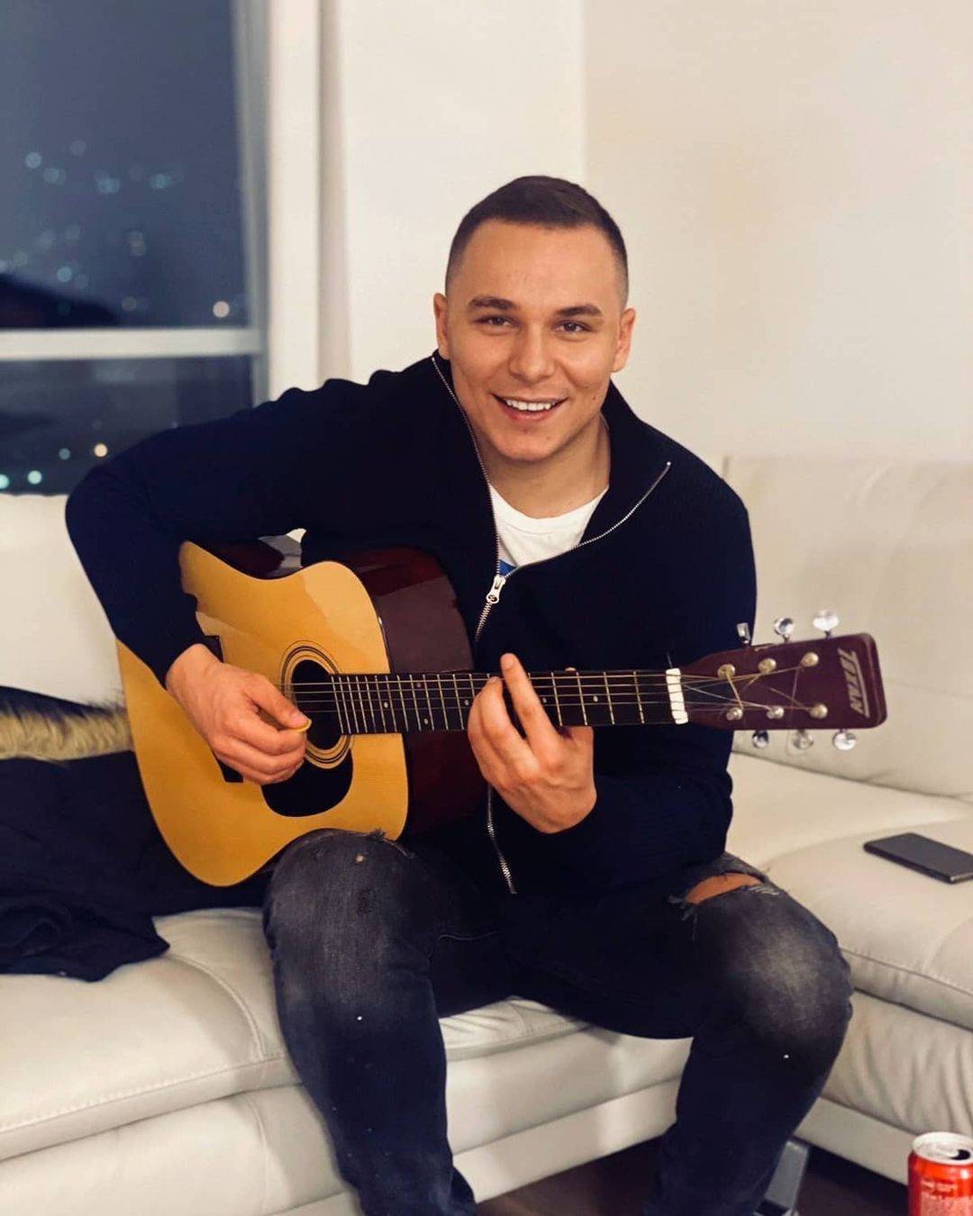 VIZIONAR Emrah Emšo otvorio dušu: "Povezivali su me sa mnogim koleginicama, a ja želim ženu kao Čolinu" 3 baff309f363abfef747d11f223635009979a4c13