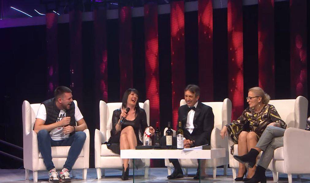 Žika NIJE ZNAO ko mu je u emisiji: Sanja NAPAMET zna njegove pesme, Matiću je REDOVAN U KUĆI (VIDEO) 2 bcd9a3d9568a23e5e9d76f5a0bcdb2501528c5cd