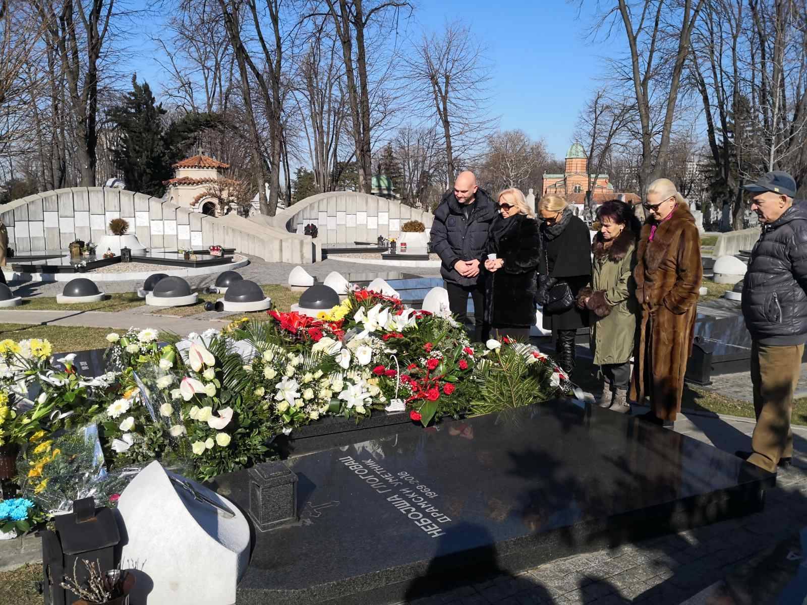 Godina prođe, tuga nikad: Danas je tačno godinu dana kako je KRALJ tragično nastradao! 5 bd3b338a566d0ae527388fb5787de8728ca58575