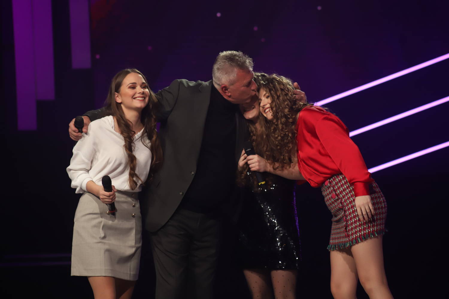 Takmičara jedna NEOSTVARENA ŽELJA vezuje baš za OVU PEVAČICU (VIDEO) 5 be2837e0b4502edfe3b421a5343eed60e300ef8b