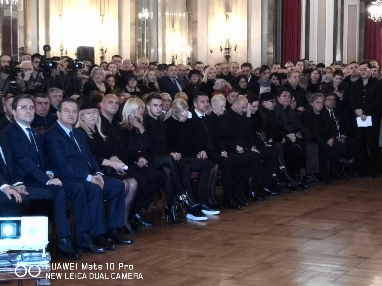 DANAS SE NACIJA oprašta od KRALJA! Završena KOMEMORACIJA Šabanu Šauliću! 3 be80348b9296fa535a56604478ca5fb23d0667a3