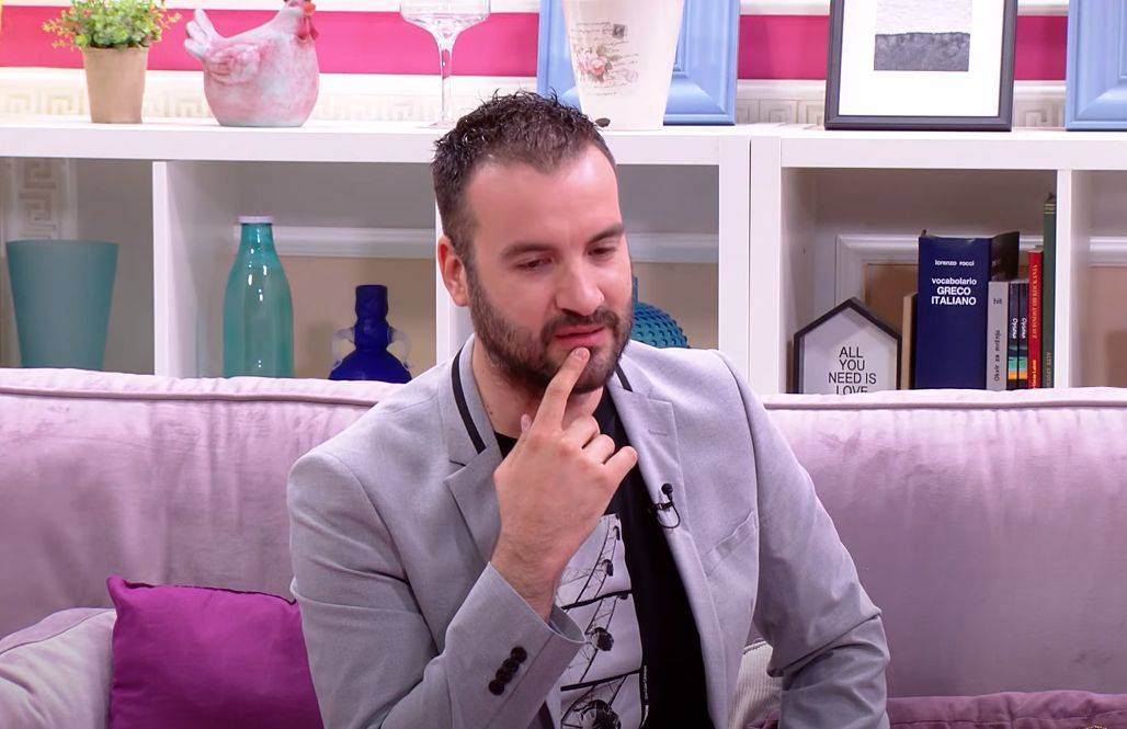Poznati novinar POTVRDIO MRAČNE TAJNE ESTRADE: "Pevačica koju svi znate je SPAVALA sa biznismenom ZA NOVAC" 4 c157646a979c270441c92c6f73c5825b030eff59