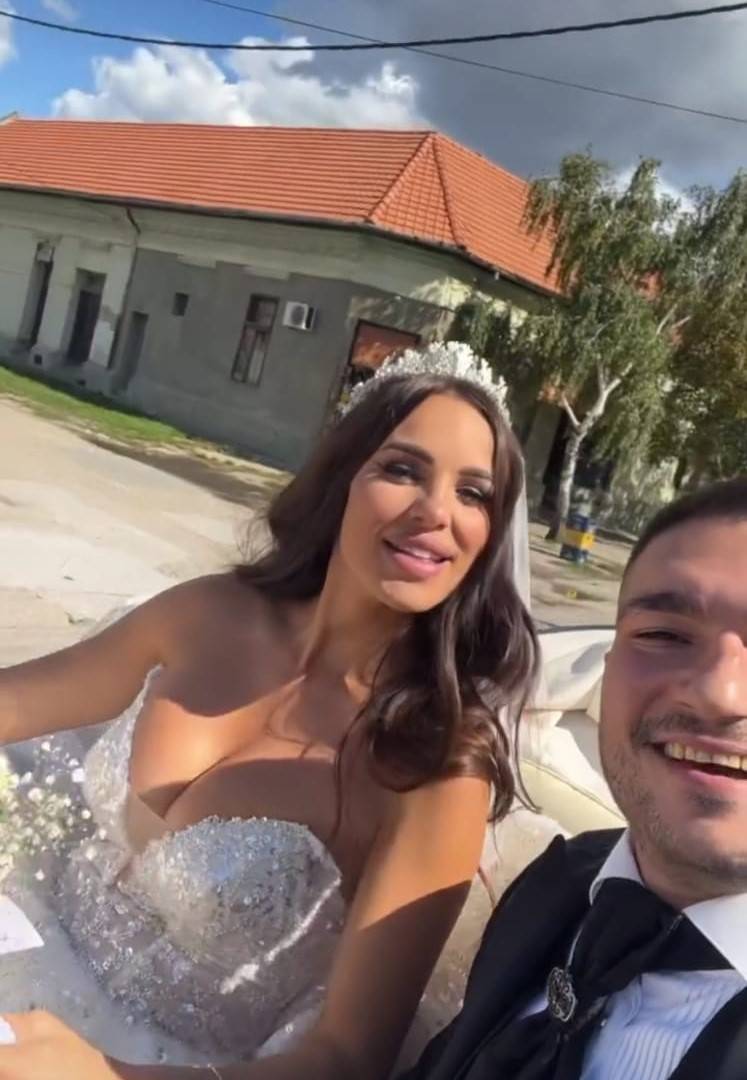 SVE PUCA OD LUKSUZA: Šijanova svadba okupila estradu (FOTO) 5 c201c055ef376e8bfb0eb0c13e5f76dfcdb45bc4