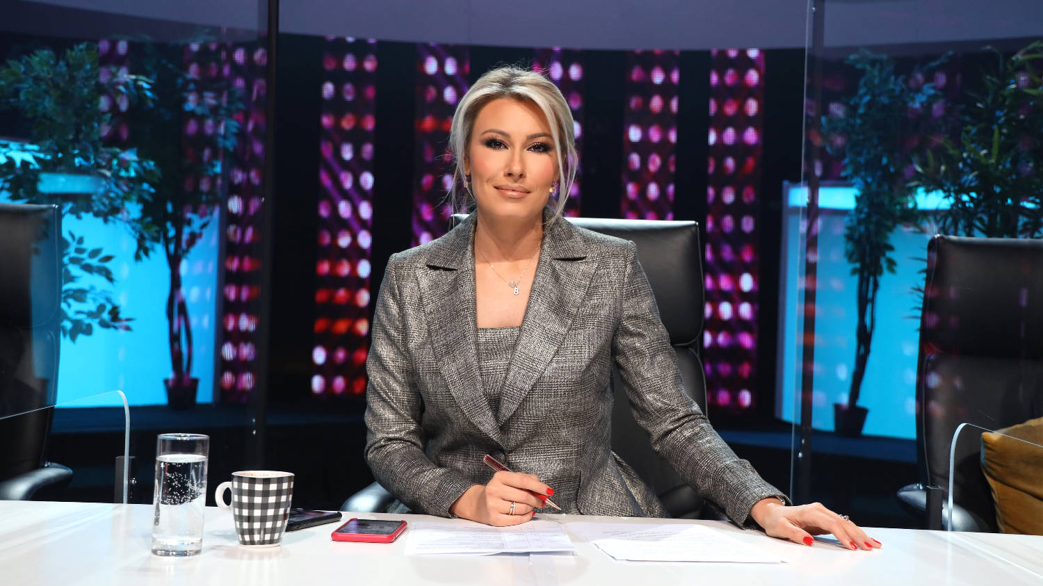 Nakon osnivanja fondacije, PRŠTE PONUDE SA MNOGIH TELEVIZIJA! Dajana ne zna gde će 2 c236f39c866e61c76389f1c5fe3f85c17f2ee221