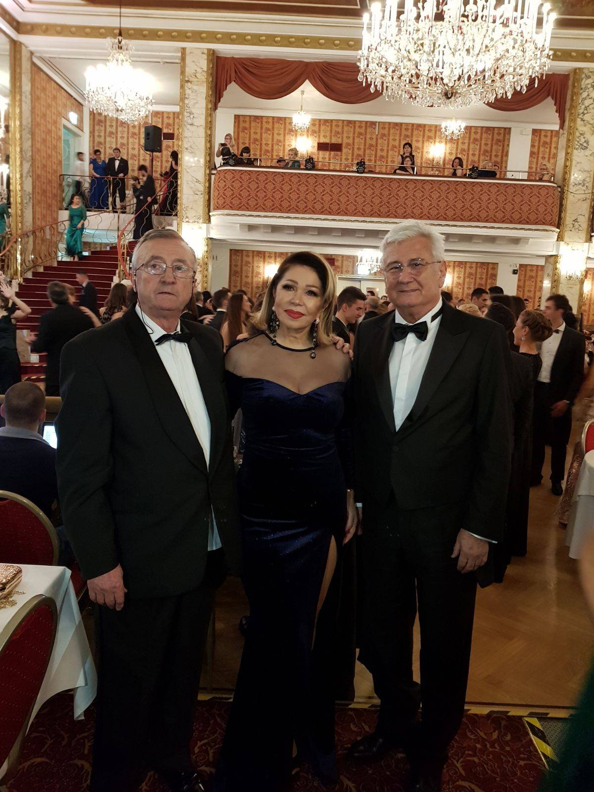 SVETOSAVSKI BAL: Zora je svanula na dvoru (VIDEO) 2 c314688e626591bd0186d2d9b93cab1d6e3508a2