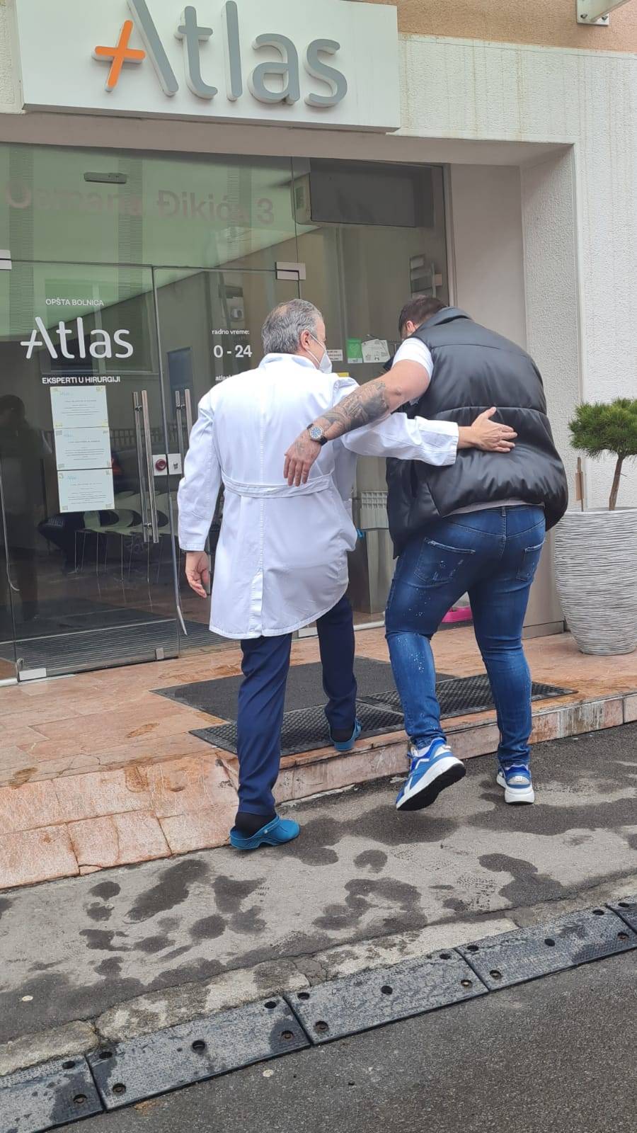 "ČUO SAM SE SA DARKOM OKO OPERACIJE ŽELUCA" Sloba Vasić otkrio sve detalje intervencije (VIDEO) 5 c345be4ca3405b517a264b7cae682450c99e46f0