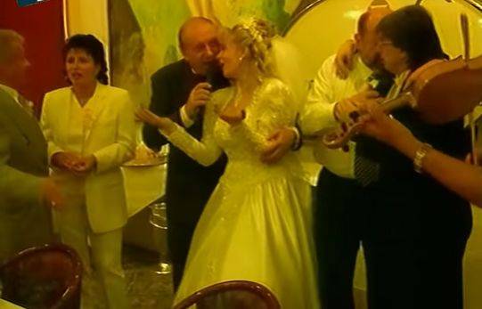 SVADBE O KOJIMA SE PRIČALO Pogledajte kako su na svom venčanju izgledali Brena, Ceca, Saša Popović, Žika Jakšić, JK (FOTO) 11 c54ae84c6a1bddf735fdd36061f2fe19d6a5b481