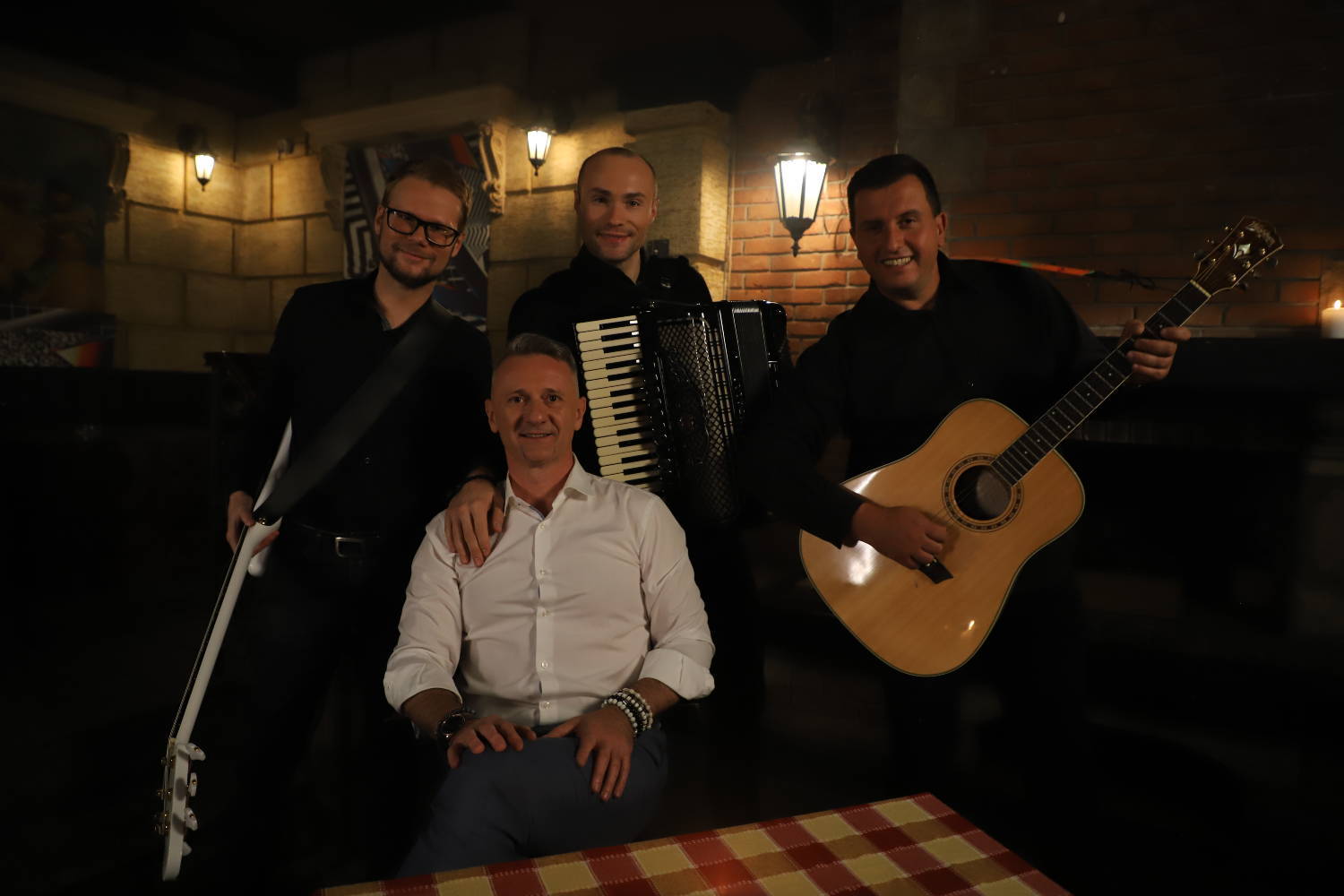Alka Vuica namenila pesmu Halidu Bešliću, ali je završila u rukama OVOG pevača (VIDEO) 2 c59632bf65eac00b824a2a35b79705e11bb2e77e