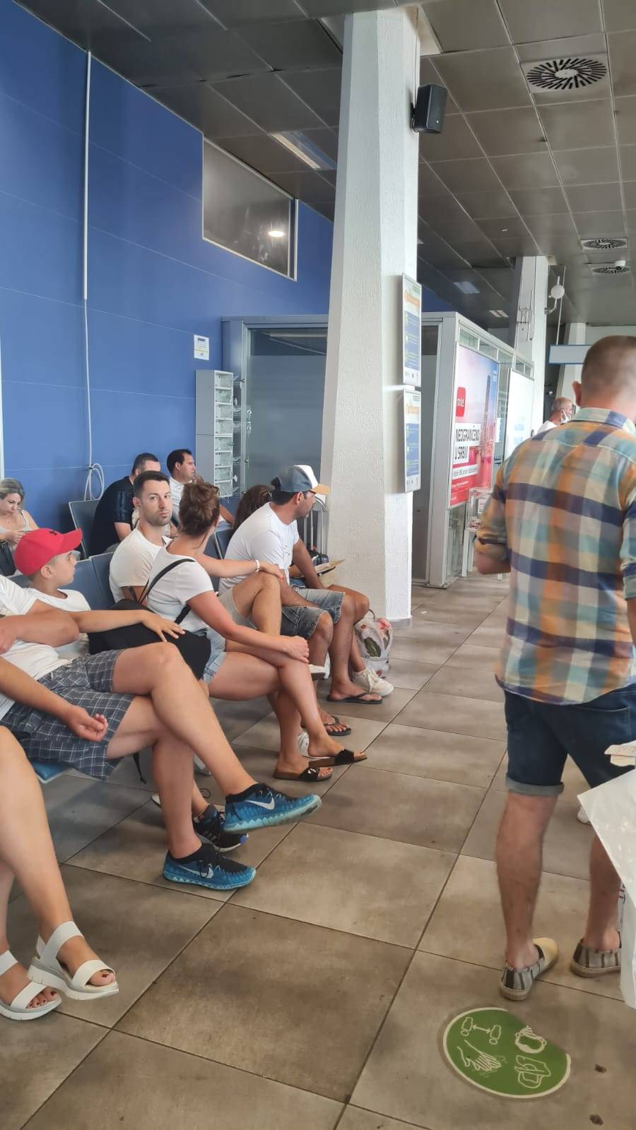 KAO SAV NORMALAN SVET: Glumac uhvaćen na aerodromu, zbog jednog detalja SKIDAMO KAPU (FOTO) 2 c5f3788ef63ae6dfeff859220d4fd8f8f6f37f58