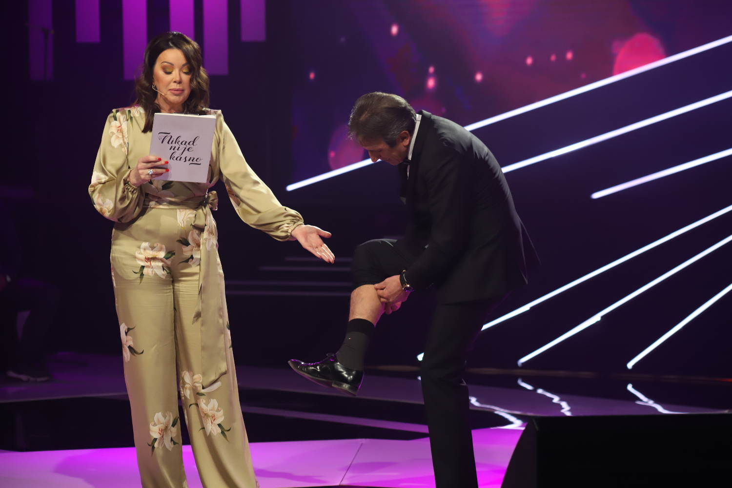 Takmičari koji RAZGALJUJU, Žika i Mare U ELEMENTU za šale: "To je FRIZERSKA PESMA" (VIDEO) 4 c6212d888d1d6c73f6cc99bcce7badcdde438b79