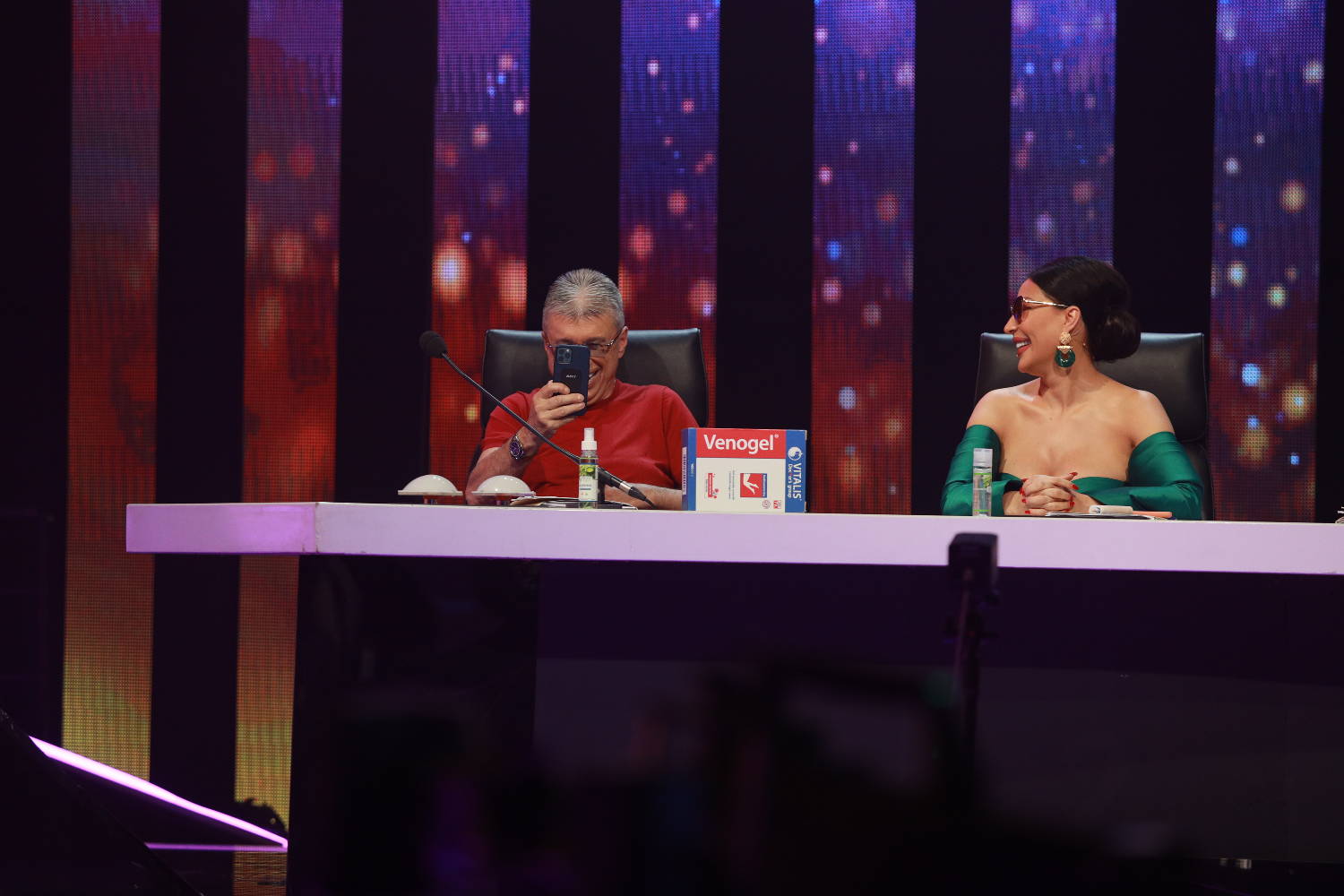 VRHUNSKO PEVANJE I FANTASTIČNI PERFORMANSI: Ovako je izgledala borba za četvrtfinale (VIDEO) 4 c7c0803ade50b257b2411fe2d79a3291461f4079
