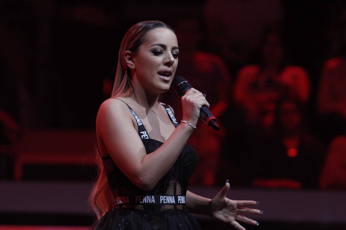 Takmičila se u "Zvezdama Granda", izabrala je LJUBAV umesto KARIJERE, a sada sprema novu pesmu (VIDEO) 2 c9d101e9447d38d3ba253be54d6e6c819f79de21
