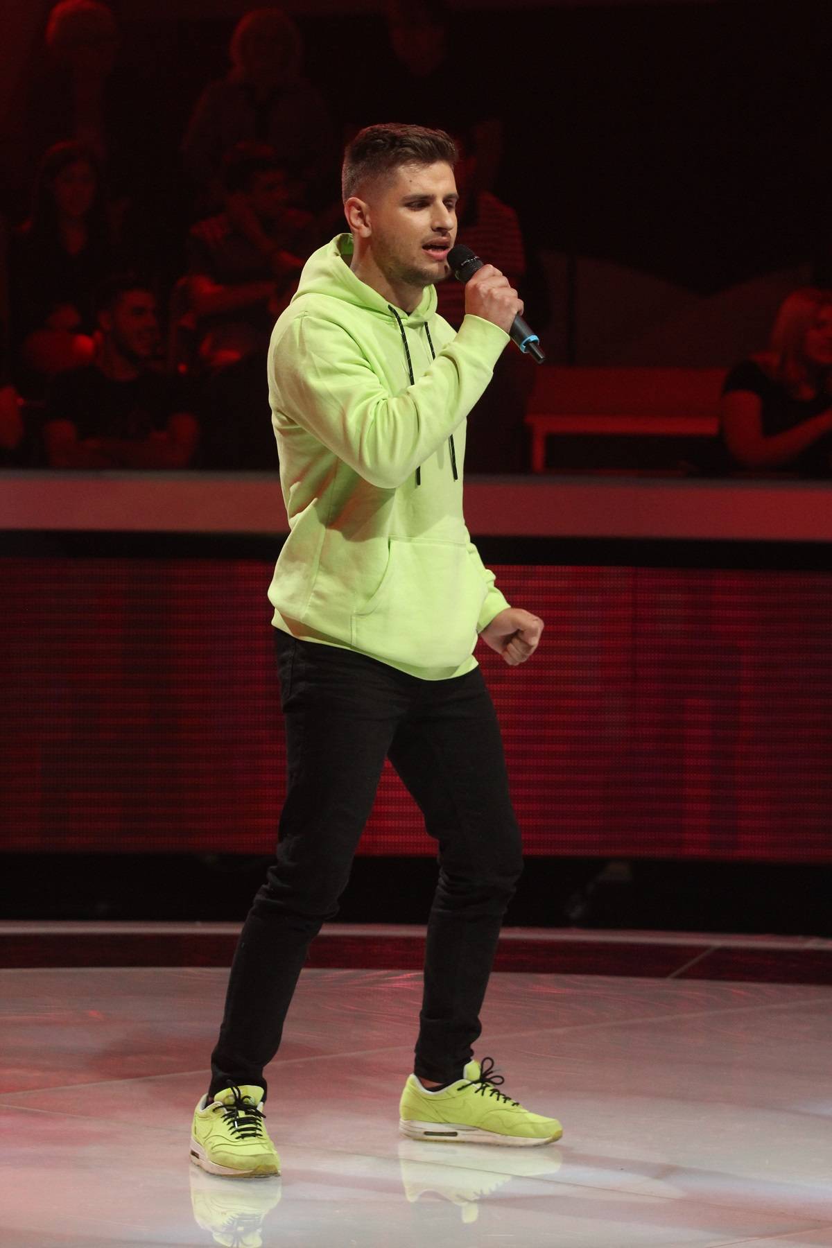 NIKO SE NIJE POVUKAO: Majka se rasplakala, svi žele da mu budu mentori, a evo u čijem je timu (FOTO) 2 cc23078b417b18a64df0b7a5c530594d257b159b