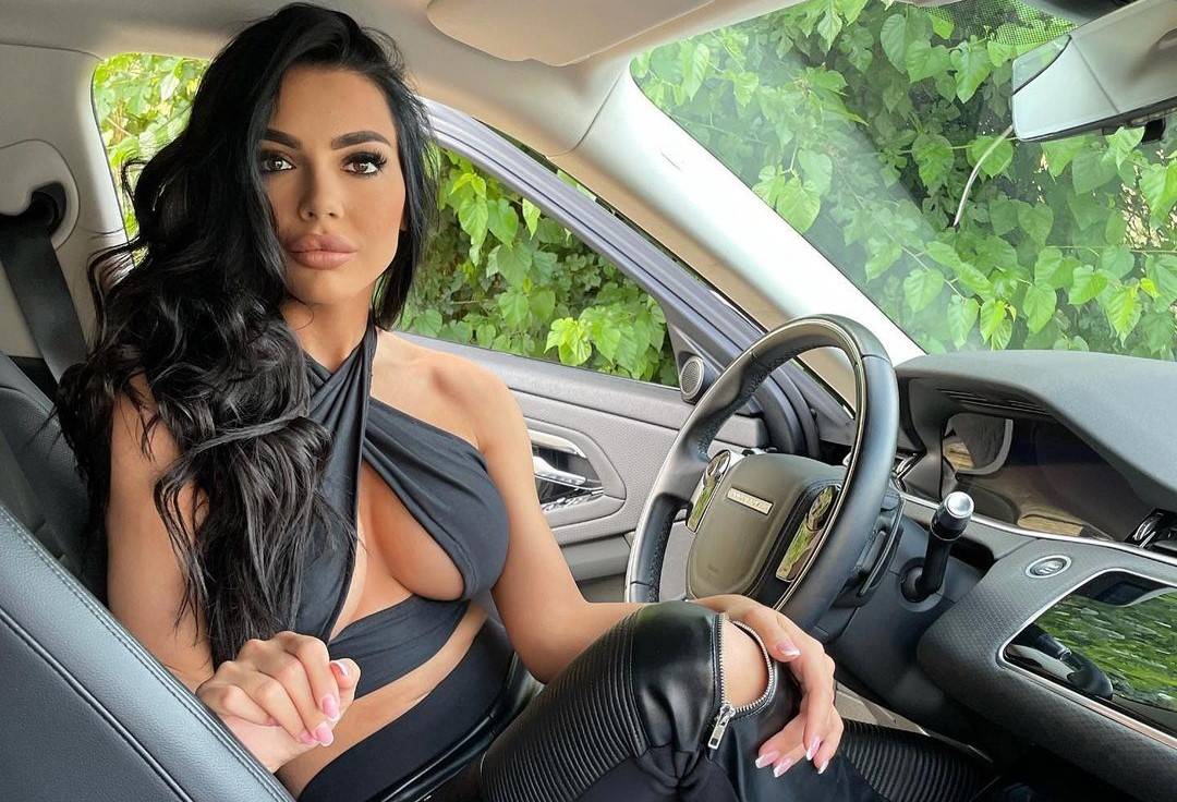 HELENINA POPULARNOST će mu doći glave? "NE MOGU VIŠE DA SE JEDEM" 2 cc562c349fea4bff413b7c8e86979b8cc85fe444