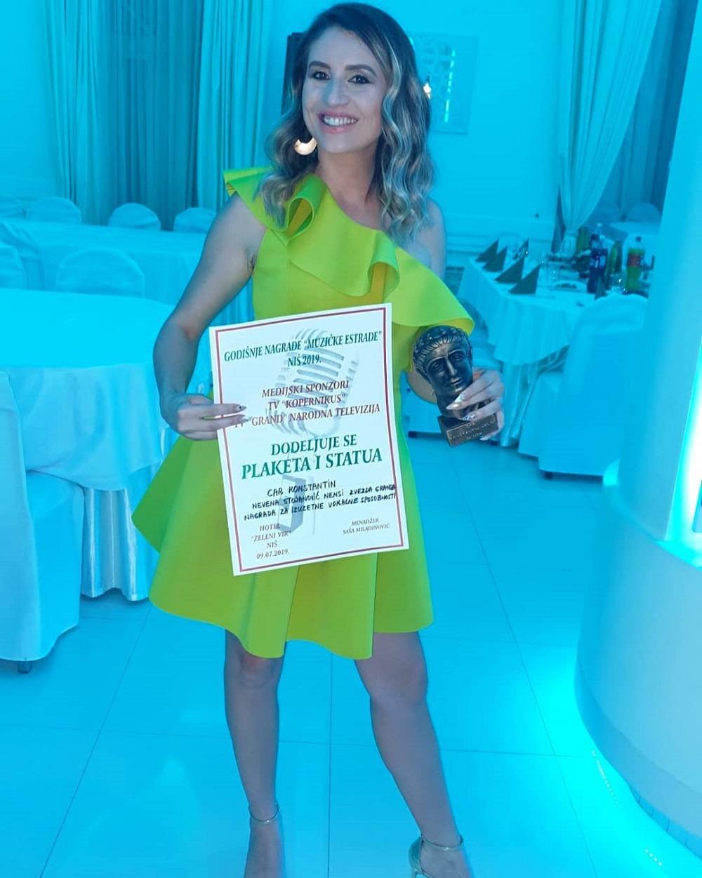 SVAKA ČAST Nensi se pohvalila prestižnim priznanjem (FOTO) 2 cd1b6687e8d9d7ca28fcd64b3adf726bed8cd2c0