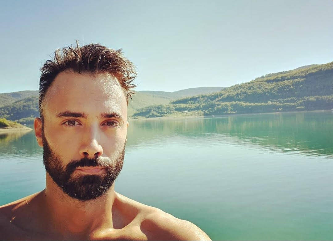 NEĆETE VEROVATI KOJI JE NJEGOV SKRIVENI TALENAT! ( VIDEO) 3 ceb4e093f12aaf4c44c067d7939212ed4ad52624