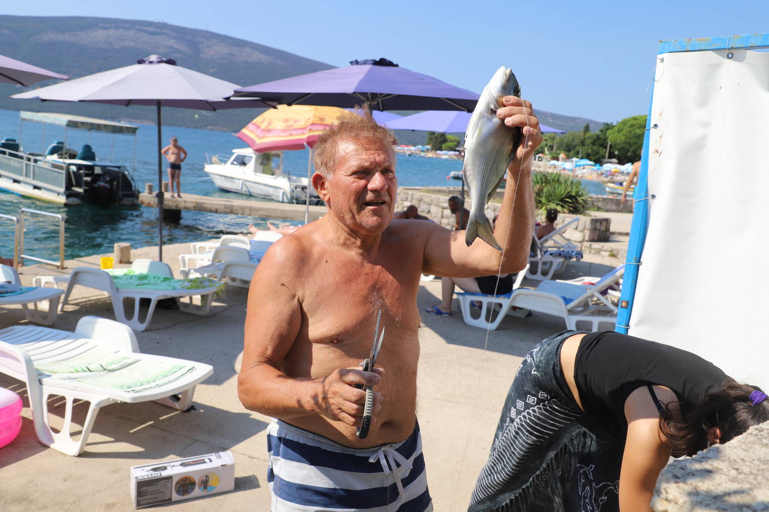 Zavirite u luksuznu vilu Miloša Bojanića na Crnogorskom primorju! Ovako pevač uživa leti (VIDEO) 2 d0f97198e9eff34ba134e8713db05951ef6d2658