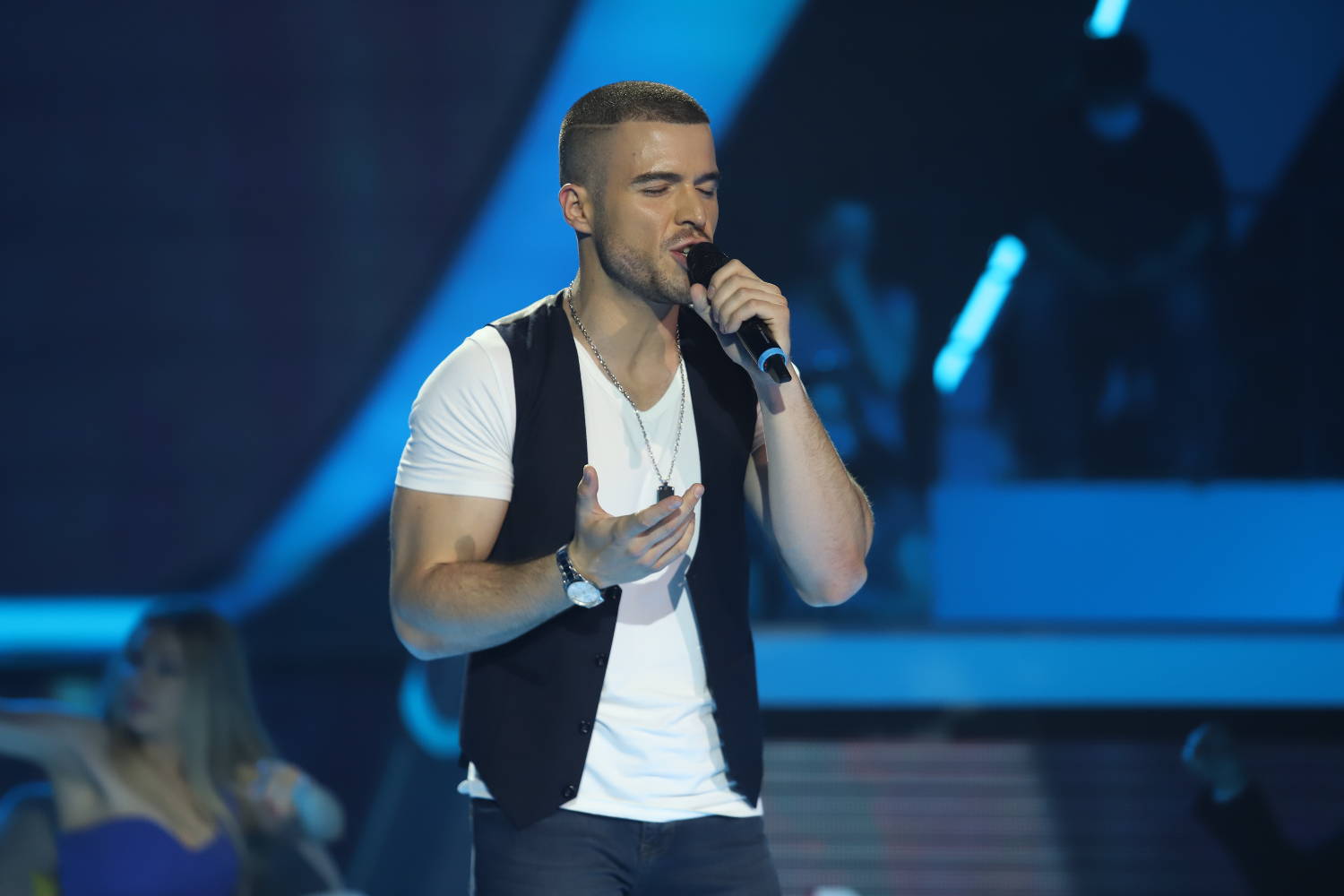 "KRALJ I SLUGA" ugledala svetlost dana: Martinijan Kirilovski novom pesmom obradovao fanove, komentari pljušte (VIDEO) 5 d28cb7e38a57bb27ccfde7a9a8024898f5710939