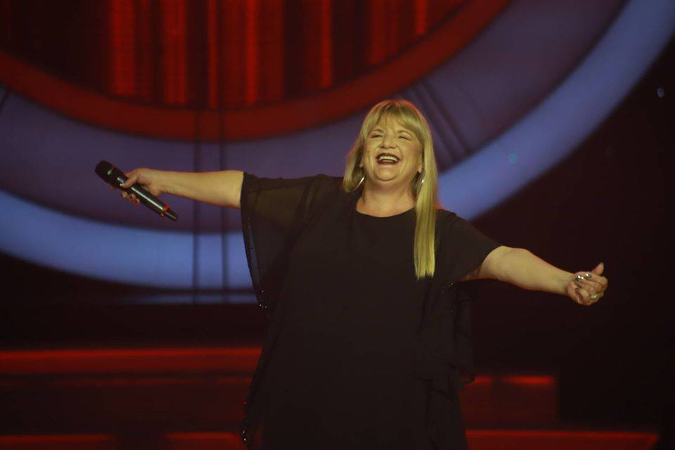 Džejla, Kaliopi, Tijana, Marija, Bekuta i još mnoge poznate ličnosti ganule takmičarku NIKAD NIJE KASNO (VIDEO) 2 d36f2a6a6ddc9d9bdbaf297dd0a6e089eff64dc5