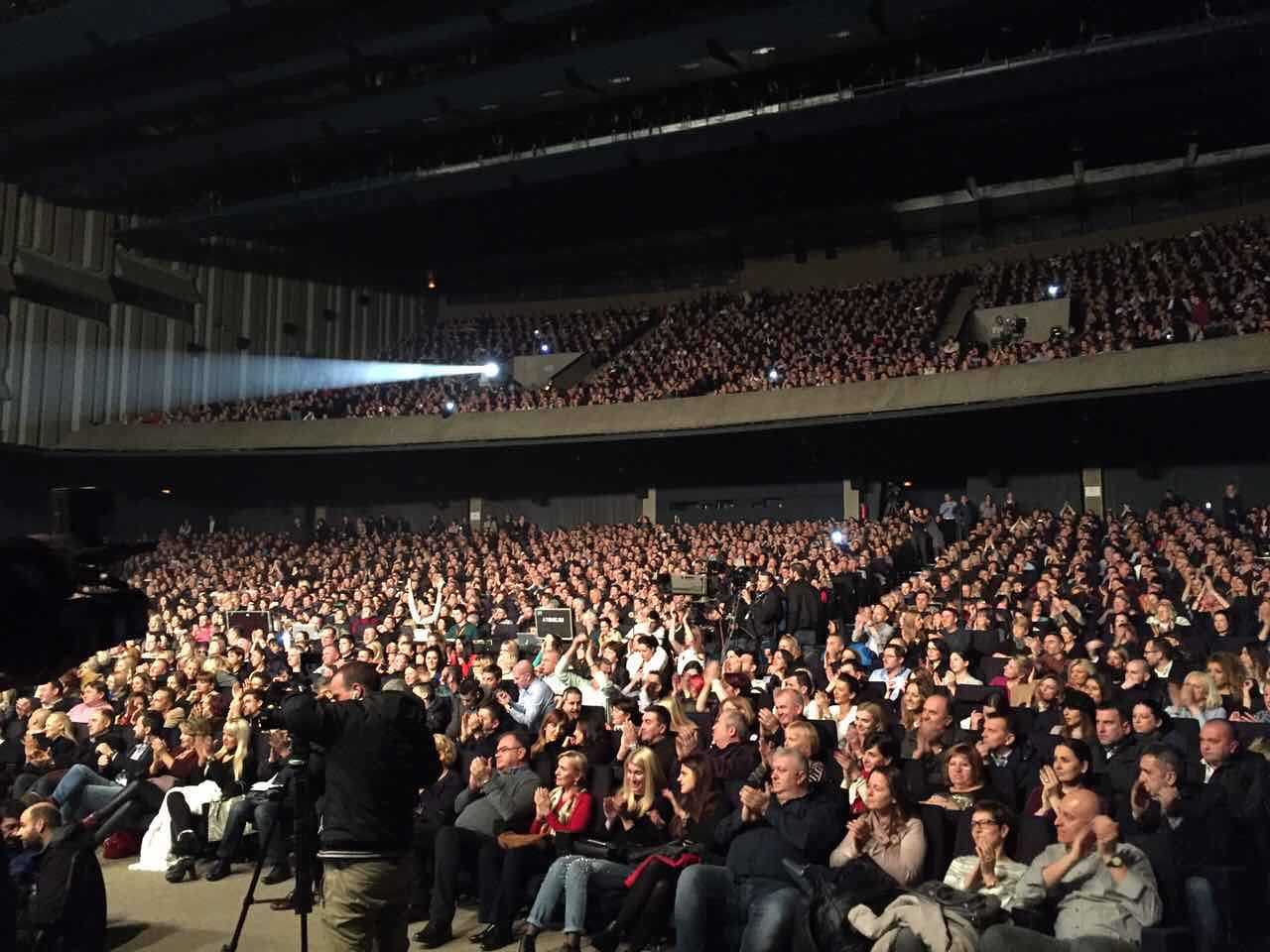 (Uživo) HALID BEŠLIĆ: Bacio publiku u sevdah! (VIDEO) 3 d41d7f9e1d9c712138558702defa126472a7a4eb