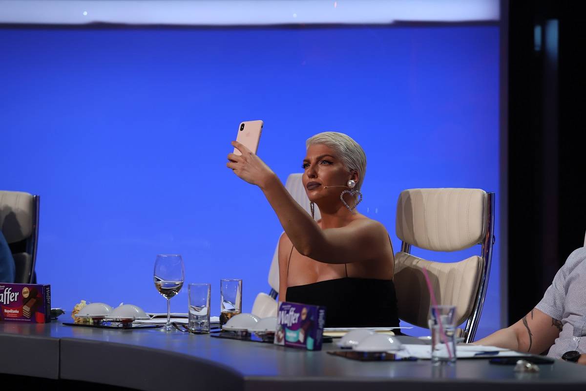 Marija Šerifović ljuta na žiri napustila studio: Pogledajte celu epizodu "Zvezda Granda" (VIDEO) 3 d4d43613d22edfccd620f269e8993b5b2aca5248