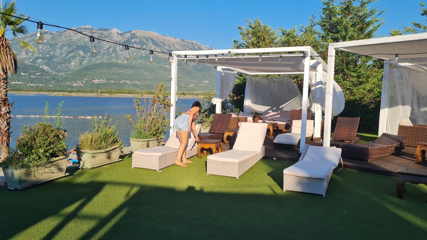 OVO NISMO OČEKIVALI: Zvezda Granda SE SKINULA NA PLAŽI I POKAZALA SAVRŠENO TELO (FOTO+VIDEO) 4 d4e11e9a6f7d6c24f8eb188db708663f19d5731e