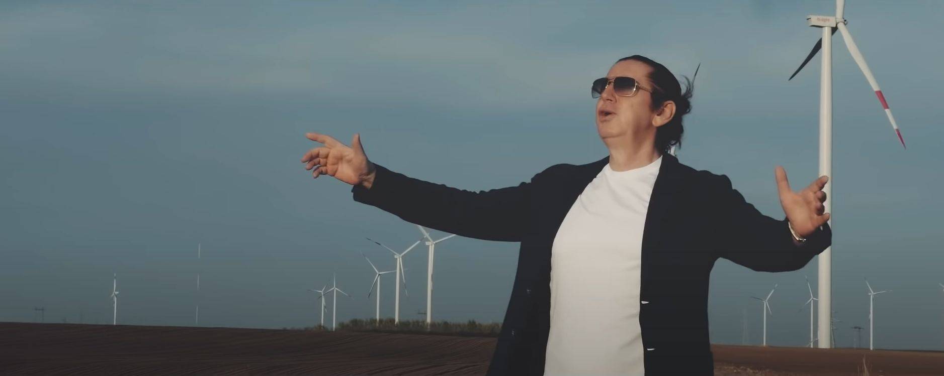 STARI JAŠAR SE VRATIO Pevač objavio novu pesmu, fanovi saglasni: "To je taj JUŽNI VETAR" (VIDEO) 3 d705f2e09246e65faa17cde324627518910df71f