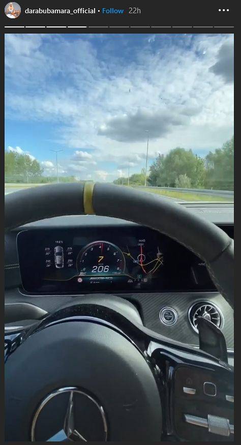 Dara sela u auto pa nagazila do 200! (FOTO) 3 d826d6658809b8abc03a83af0597f47d1810546f
