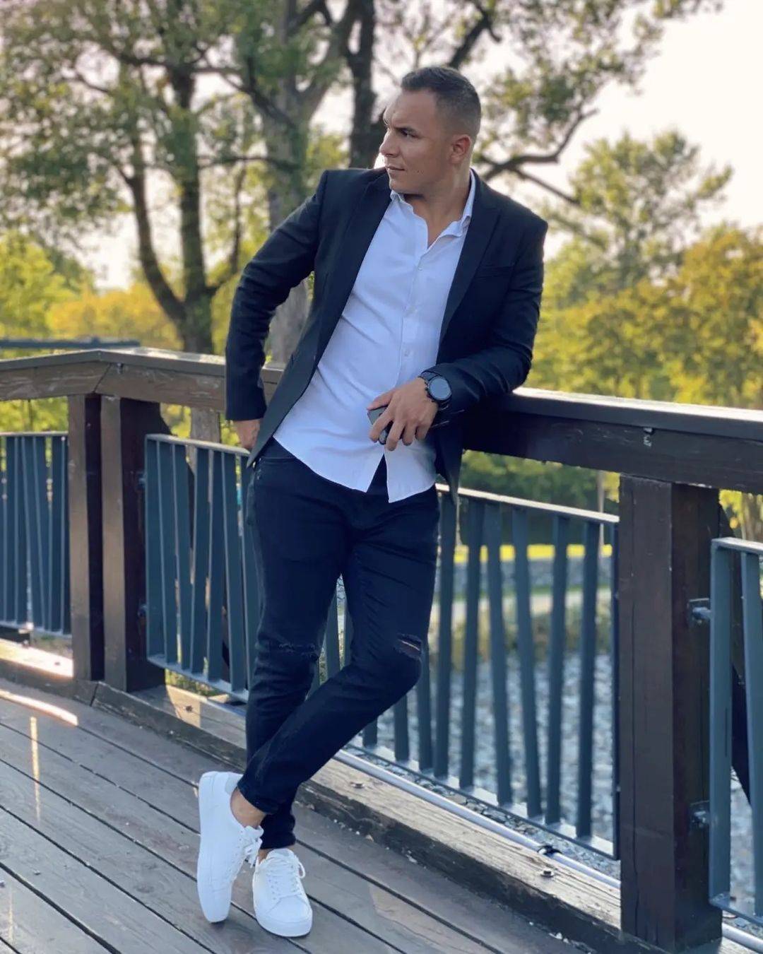 Heroj večeri: Pevač prisustvovao JEZIVOJ SCENI NA NASTUPU, pa skočio sa BINE! 3 db03d4425519bd5faea8b5859257d0b1968797a3