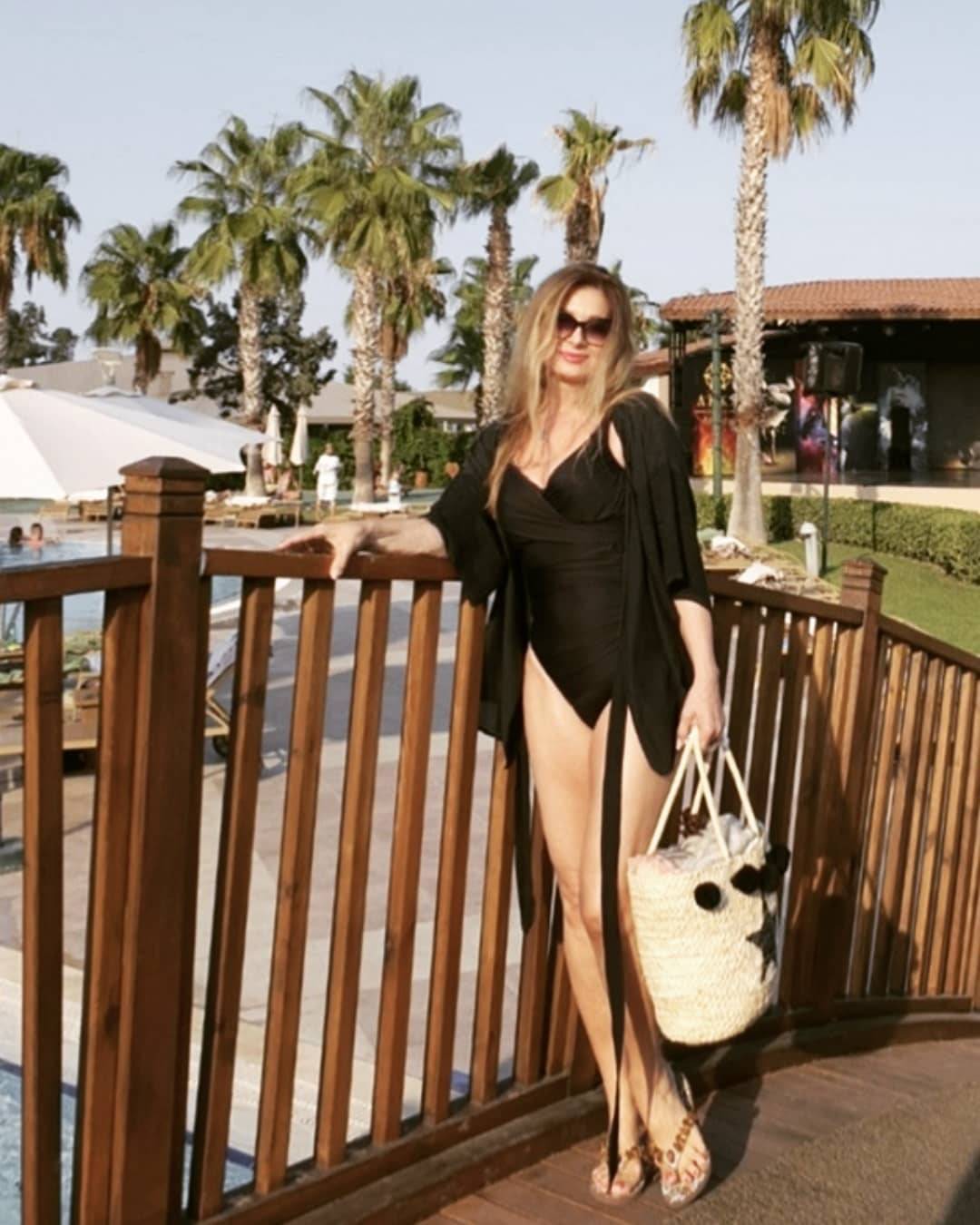 Danica Maksimović objavila sliku u kupaćem i pokazala izvajano telo u sedmoj deceniji (FOTO) 3 db18548d5577627a5efe8ab9cd875c6601710646
