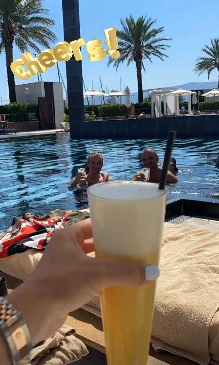 Trudna Ana Sević pomalo i radi na odmoru, a evo čime se bave ona i njen verenik! (FOTO) 2 db1d45bee4c56a1e13d9e9bcc902c6980bf0e00c