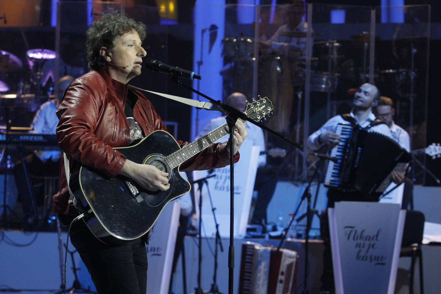 POVRATAK U ‘80-e: Zijo Valentino dohvatio gitaru, pa zapevao HITOVE zbog kojih je sve u studiju uhvatila nostalgija (VIDEO) 2 dc0d6d61c9c4fb7eacf5f5cc4c071221ccf55d8a