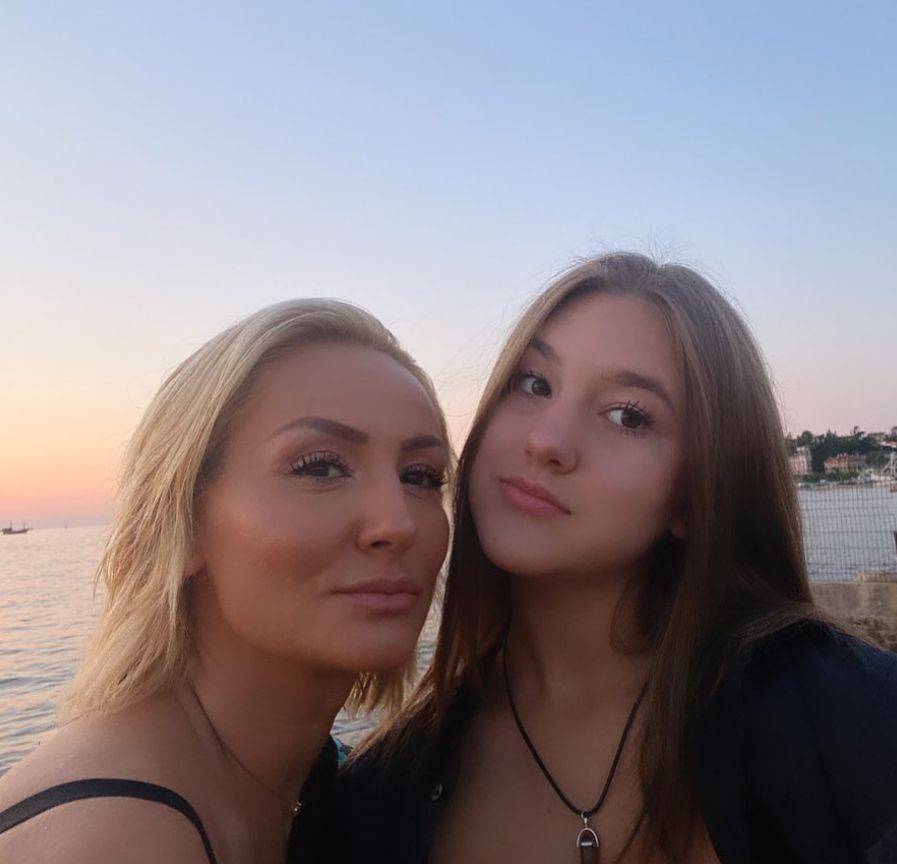 "TO JE SUKOB INTERESA" Goca Tržan iskreno o porodičnim odnosima, pa pomenula ćerku i muža 3 dfa7ddd25eeac7cc43ed393584aa401157cebbe3