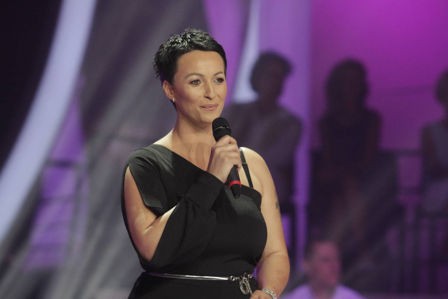 KAKAV START! Žiri se zbog nje posvađao u ZVEZDAMA GRANDA, a sad je POKIDALA u NIKAD NIJE KASNO 2 e02678059486b6afca3df5846abe431a002f0caa