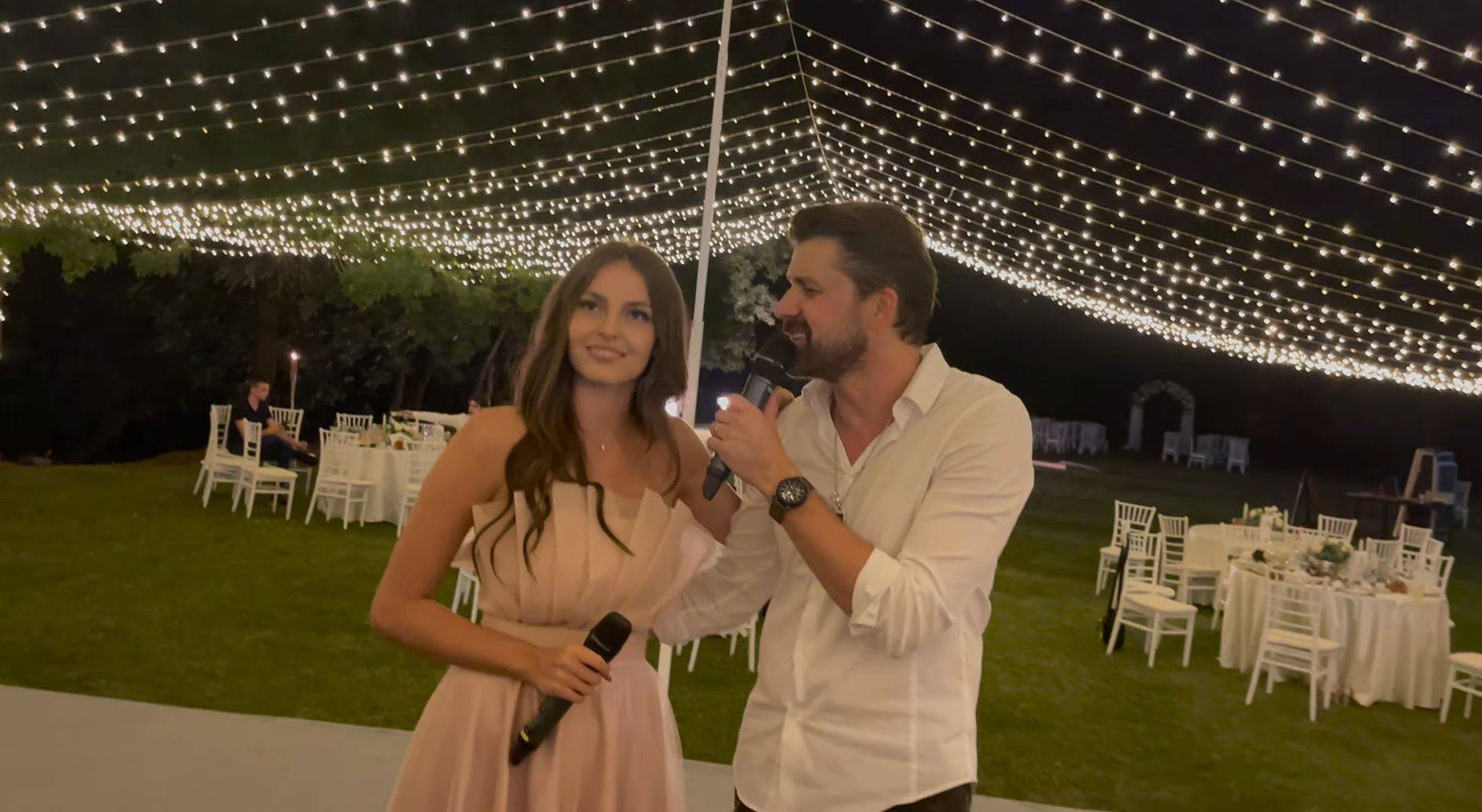 EMOTIVNO Džejla Ramović se RASPLAKALA na sestrinom venčanju i poručila: "NE MOGU da PEVAM" (VIDEO) 7 e5fbb1086725cd4a1938e2fe4c69eb7915f2a46b