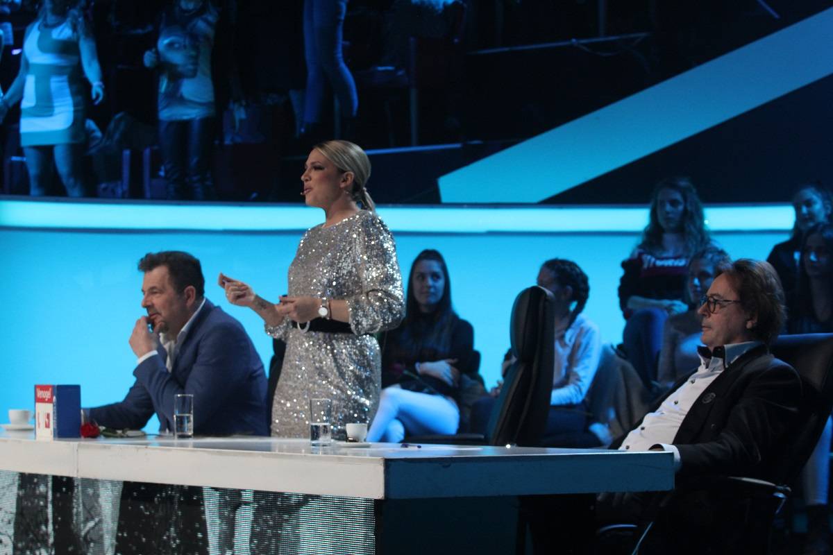 NARODNJAČKI DUEL Dino saznao koliko je popularan kod doktora, a Mirko pesmom dirnuo u srce (FOTO) 3 e67dbe8ba653ceb531986828271a58ff6a4b8e6b