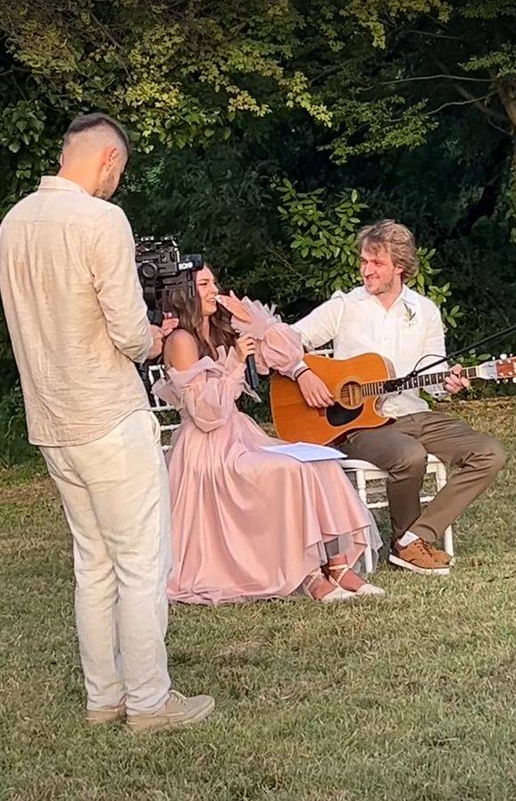 EMOTIVNO Džejla Ramović se RASPLAKALA na sestrinom venčanju i poručila: "NE MOGU da PEVAM" (VIDEO) 5 e705ad2ec2b61f389ff872e1798ecc8ab4ca03a2