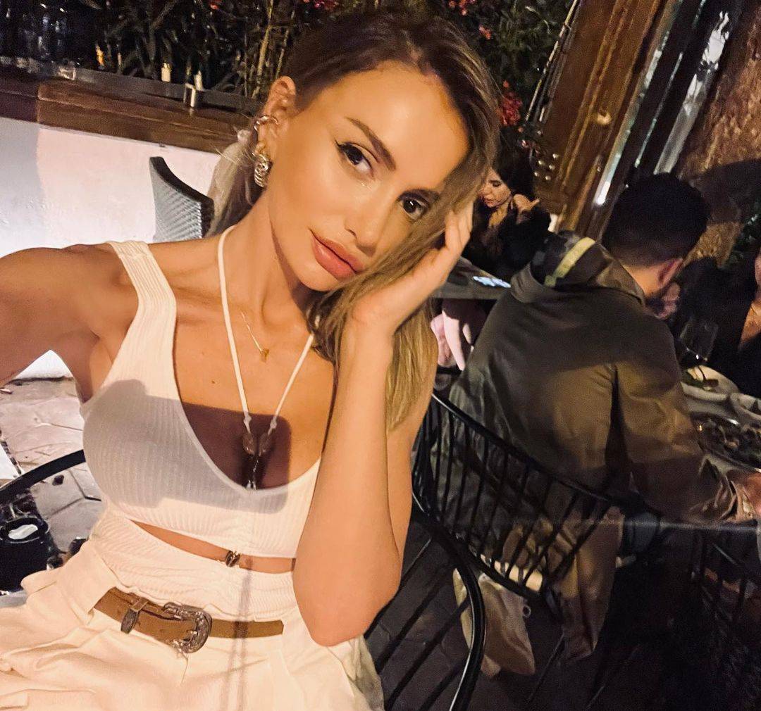 "Ojačala sam kroz OLUJE KOJE SU MOGLE DA ME SRUŠE", Emina Jahović progovorila o TEŠKIM MOMENTIMA I SINOVIMA 4 e8433aa17b5c61ba7fb506917285fa4da0ad6e08