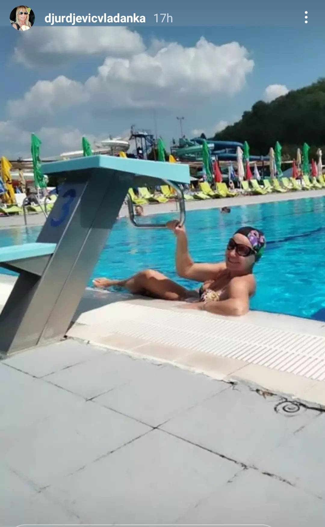 Pevačica rezervisala BAZEN samo za sebe (FOTO) 4 e8ffb5e8076e2d5310a611dfb95cc04db88fef39
