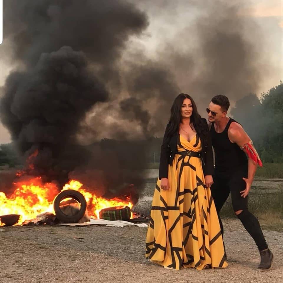 Stiže duet Andreane Čekić i Emira Đulovića! Pogledajte tizer spota o kom se priča (VIDEO) 2 e93efb8e19df280dda2b813d3a639278d5e1ff48