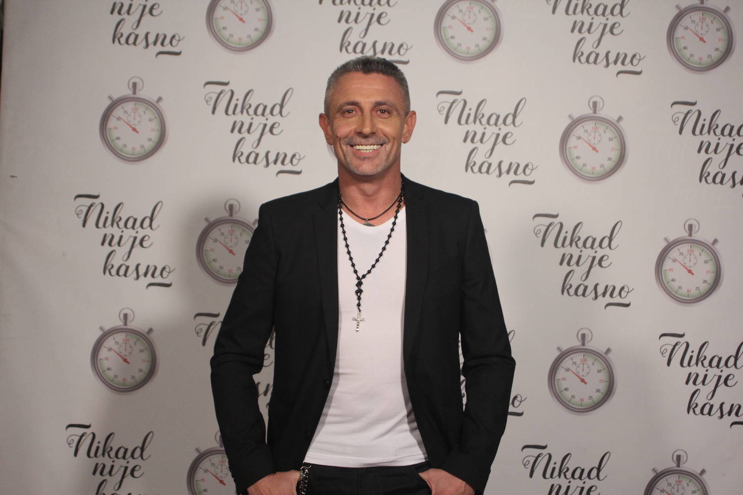 Dejan Borović objavio hit koji osvaja dušu: Od ovih stihova ćete se naježiti, fanovi oduševljeni: "Želimo još ovakvih pesama" VIDEO 5 ec8d54a86a4c6f79fa8c034d9ca8c519053d5ae0