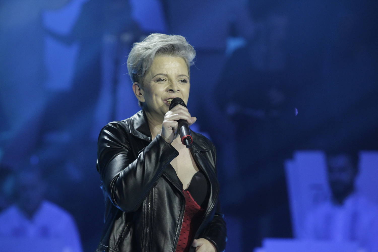 „Jako mi je žao što sam odustala od muzike!“ Posle 20 godina uzela mikrofon u ruke i ZAGRMELA „Carte Blanche“ 2 ed21f1a21280498375dd20e4f57f17e2ebd0b0a0