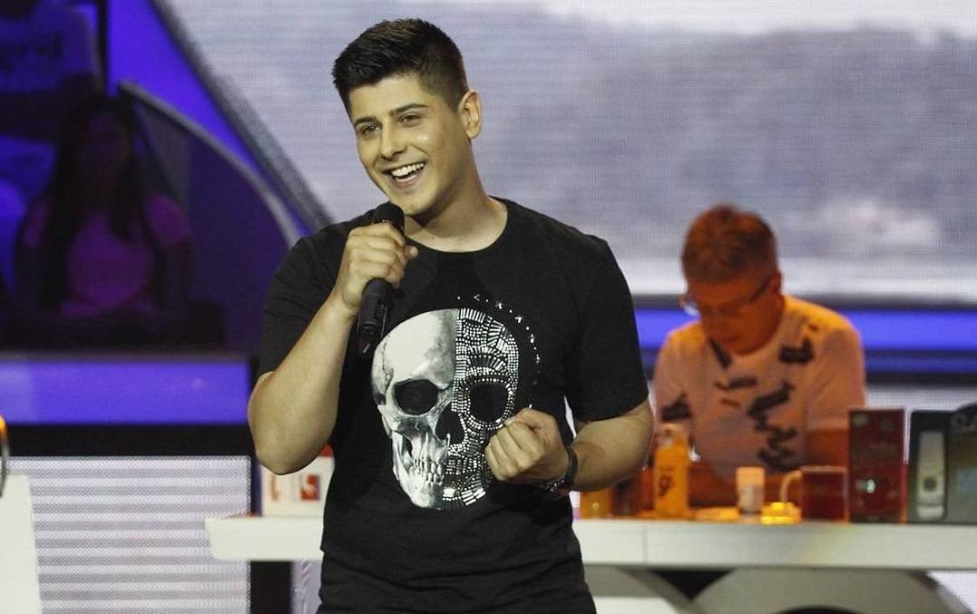 DA LI JE OVO DUET GODINE? Zvezde Granda ukrstile glasove i oduvale emocijom: "AU ŠTA JE OVO" (VIDEO) 5 eea781ac320e98aad203588a6f32f9140b0b4952