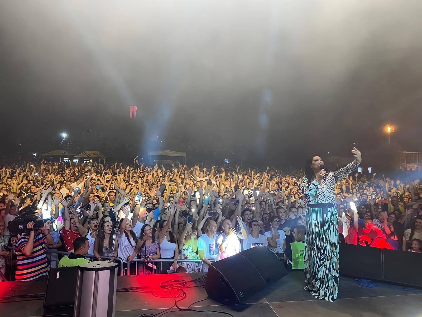 DRAGANA MIRKOVIĆ SPREMA SPEKTAKL U KRAGUJEVCU: Koncert će imati i plemenitu svrhu! 3 ef17e871a53b9548c23abd541bd835f1b4bea3b5