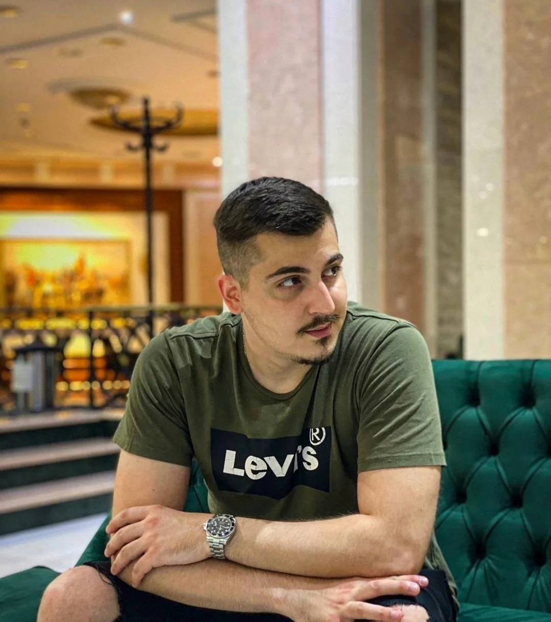 DA LI SE SEĆATE OVOG PEVAČA? Učestovao je u "ZVEZDAMA GRANDA", pa se oprobao u RIJALITIJU 2 f076b5b8e573fa5c6213c152d332d27e348e8b73