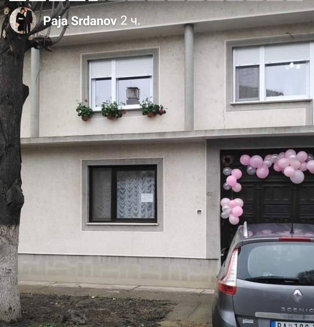 SLOŽNA I BOGATA PORODICA: Pevač priredio nezaboravan DOČEK za NASLEDNICU i SNAJKU (FOTO) 3 f07b2440fe7594f9d9bbd46af5323a44596f26ba