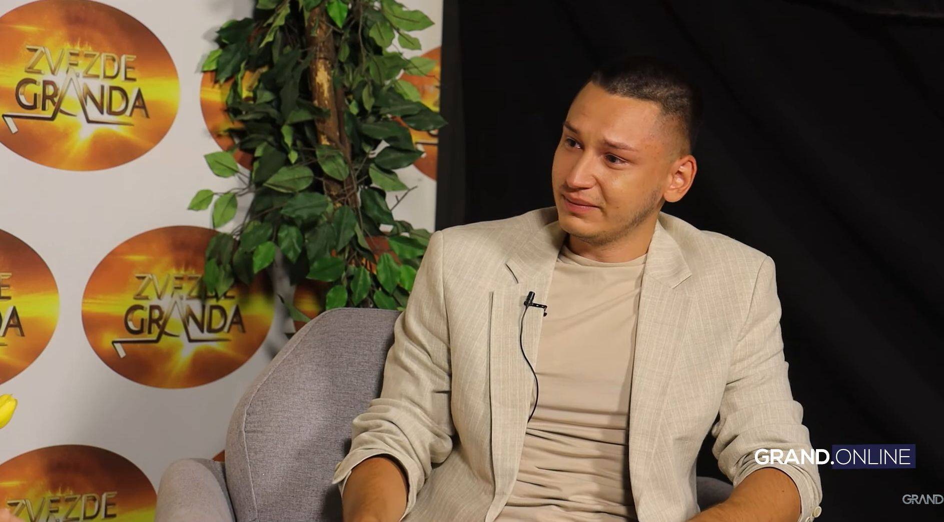 ZVEZDA GRANDA kroz SUZE priznao: "Trpeo sam nasilje, govorili su mi da sam PED*R" (VIDEO) 5 f38341fae3f56a8150af552e4ed06c4e82b7a07b