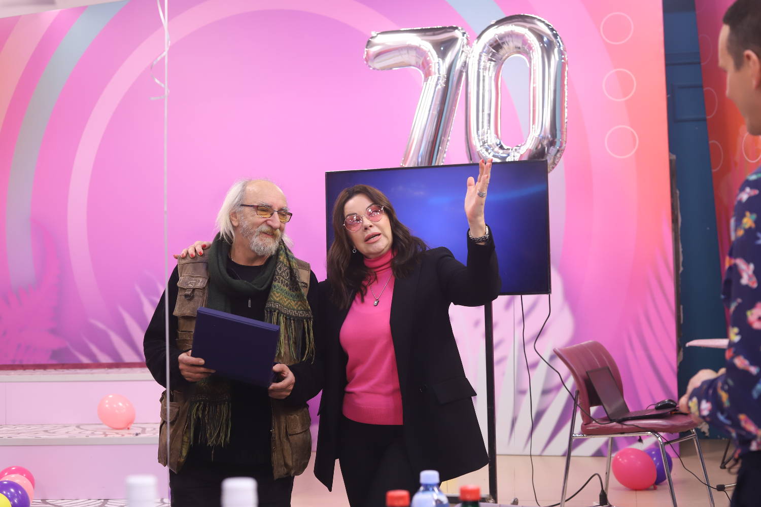 ''Ovo mi DAJE SNAGU da radim još sa vama'' Grandov fotograf u SUZAMA nakon ŽURKE IZNENAĐENJA (VIDEO) 6 f42dfec24a05ddcaeb88e299e275e12c69ea67ad
