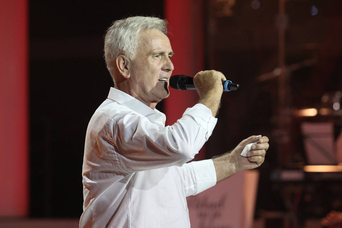 EMOTIVNE REČI Novopečeni deda dirnuo sve, a Dušan Svilar mu poručio: "Vi ćete tek da nam pevate!" (FOTO) 2 f502404f85b4b7a4a39b34c7f013a067bd3bfcd3